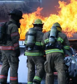 Looking for Fire Cylinder Refilling in Gurgaon? Contact Suraksha Fire India - Services in Delhi (Image 1)